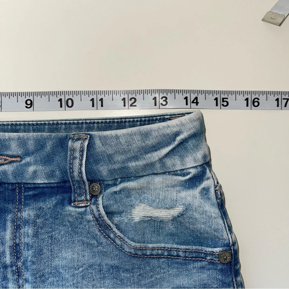 American Eagle Curvy Light Wash Distressed High Rise Denim Shorts 8 Women’s - Picture 8 of 13